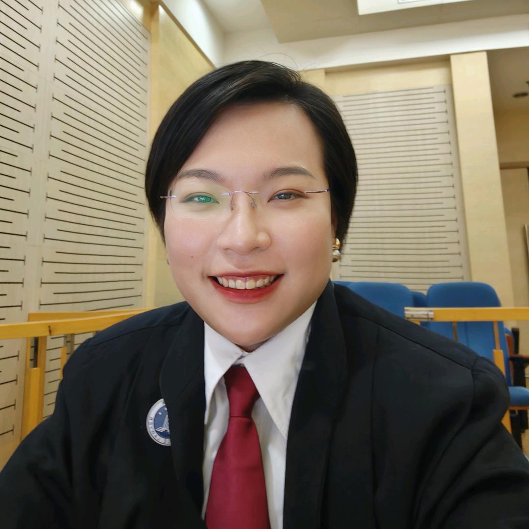 唐皎皎律师办公照